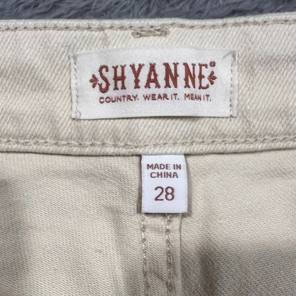 Shyanne Shorts Embroidered Floral‎ Off-White Button Fly Raw Hem Women's 28 28x3 - Picture 9 of 14